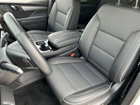 Used 2025 Buick Enclave Preferred w/ Power Package image 19