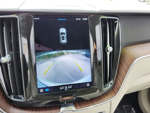 Used 2022 Volvo XC60 B5 Momentum w/ Protection Package Premier image 26