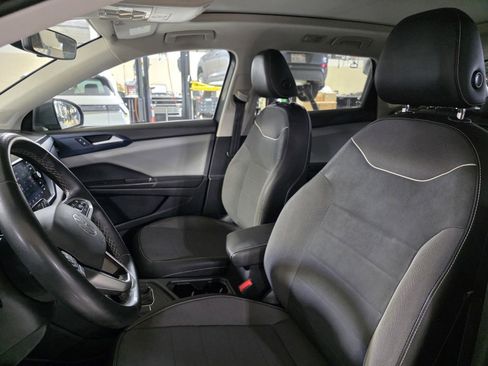 Used 2023 Volkswagen Taos SE image 22