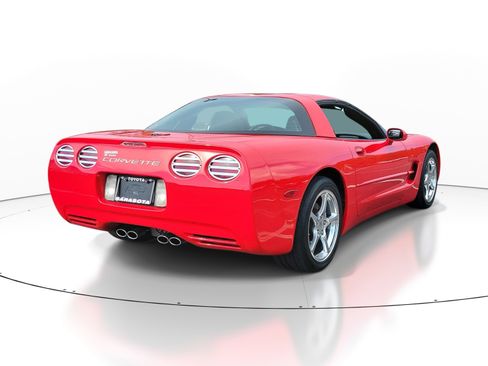 Used 2004 Chevrolet Corvette Coupe w/ Roof Package RWD image 6
