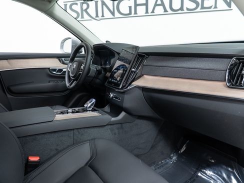 New 2026 Volvo XC90 B6 Plus w/ Protection Package Premier image 21