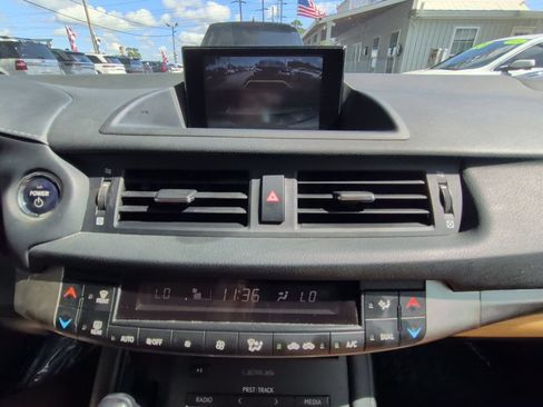 Used 2014 Lexus CT 200h FWD image 18