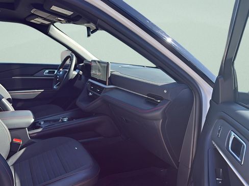 Used 2025 Ford Explorer ST-Line w/ Premium Package image 19