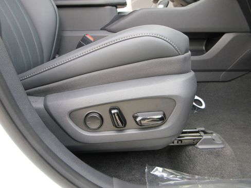 New 2026 Lexus TX 500h AWD image 29