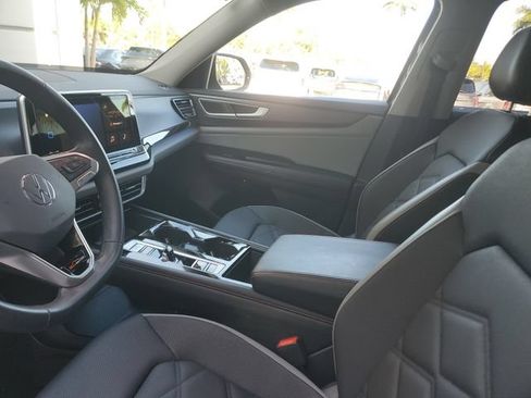 Used 2024 Volkswagen Atlas Peak Edition SE AWD/4WD image 22