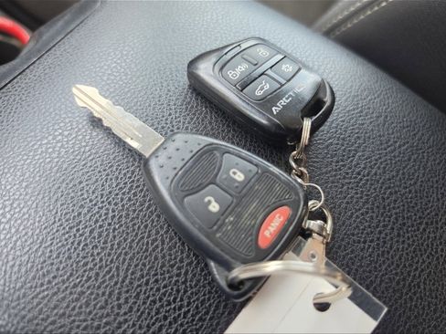 Used 2018 Jeep Wrangler Unlimited Sahara AWD/4WD image 32