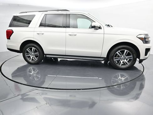Used 2023 Ford Expedition XLT AWD/4WD image 9