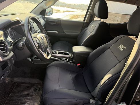 Used 2018 Toyota Tacoma SR5 image 21