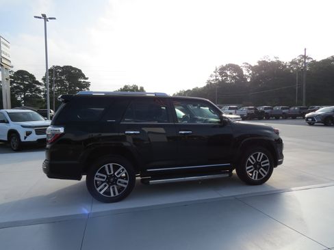 Used 2021 Toyota 4Runner Limited image 6