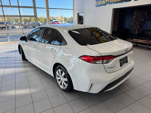 Used 2020 Toyota Corolla LE image 3