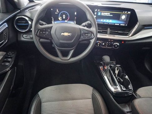 Used 2025 Chevrolet Trax LT image 15