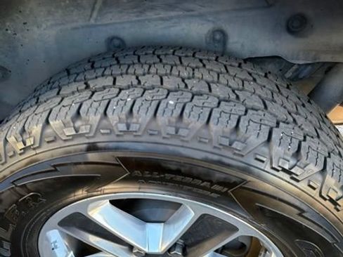 Used 2018 Jeep Wrangler Unlimited Sahara AWD/4WD image 9