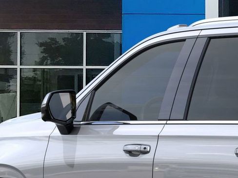 New 2025 Chevrolet Suburban Premier image 12