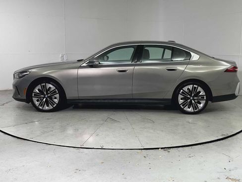 Certified 2026 BMW 530i xDrive w/ Premium Package AWD/4WD image 5