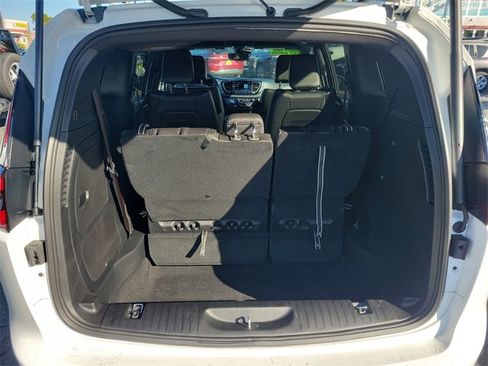 New 2023 Chrysler Pacifica Touring-L w/ S Appearance Package image 9