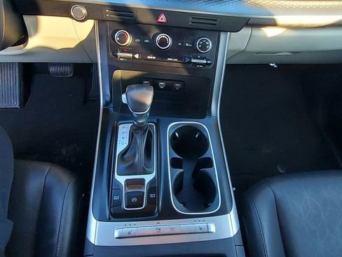 Used 2024 Kia Carnival LX image 17