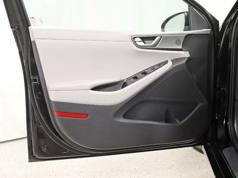 Used 2020 Hyundai Ioniq SE image 26