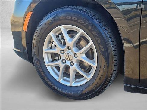 Used 2022 Chrysler Pacifica Touring-L image 23