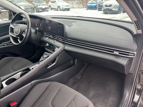 Used 2023 Hyundai Elantra SEL w/ Convenience Package image 34