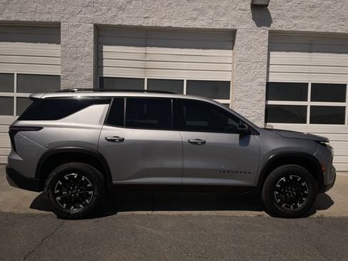 Used 2025 Chevrolet Traverse Z71 AWD/4WD image 1