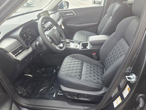 New 2025 Mitsubishi Outlander SEL image 17