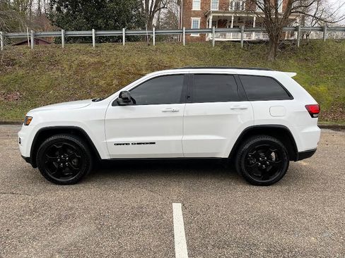 Used 2018 Jeep Grand Cherokee Laredo image 26