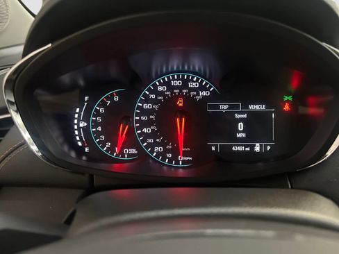 Used 2022 Chevrolet Trax LT w/ LT Convenience Package image 13