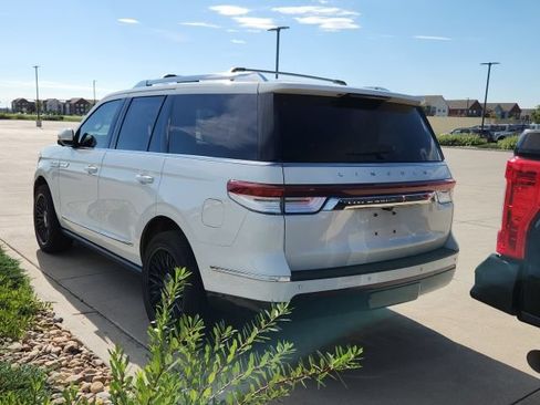 Certified 2023 Lincoln Navigator Reserve w/ Monochromatic Package AWD/4WD image 3
