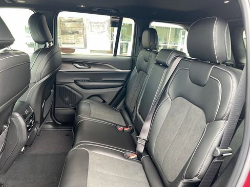 New 2026 Jeep Grand Cherokee Altitude AWD/4WD image 9