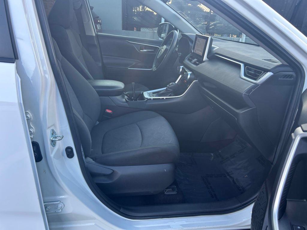 Used 2024 Toyota RAV4 XLE w/ Convenience Package FWD image 22