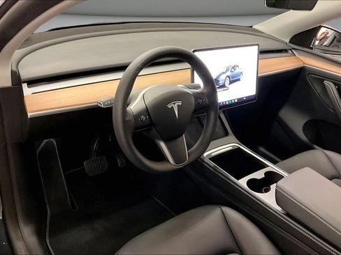 Used 2024 Tesla Model Y Long Range AWD/4WD image 17
