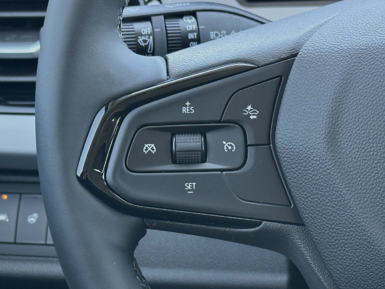 Used 2027 Chevrolet Bolt RS FWD image 13