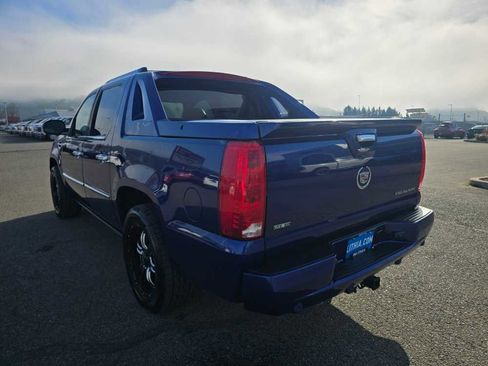 Used 2010 Cadillac Escalade EXT Premium image 3