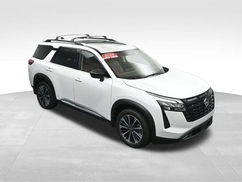 Used 2026 Nissan Pathfinder Platinum FWD image 42