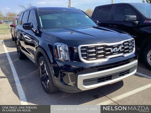Used 2024 Kia Telluride S w/ S Sunroof Package image 3