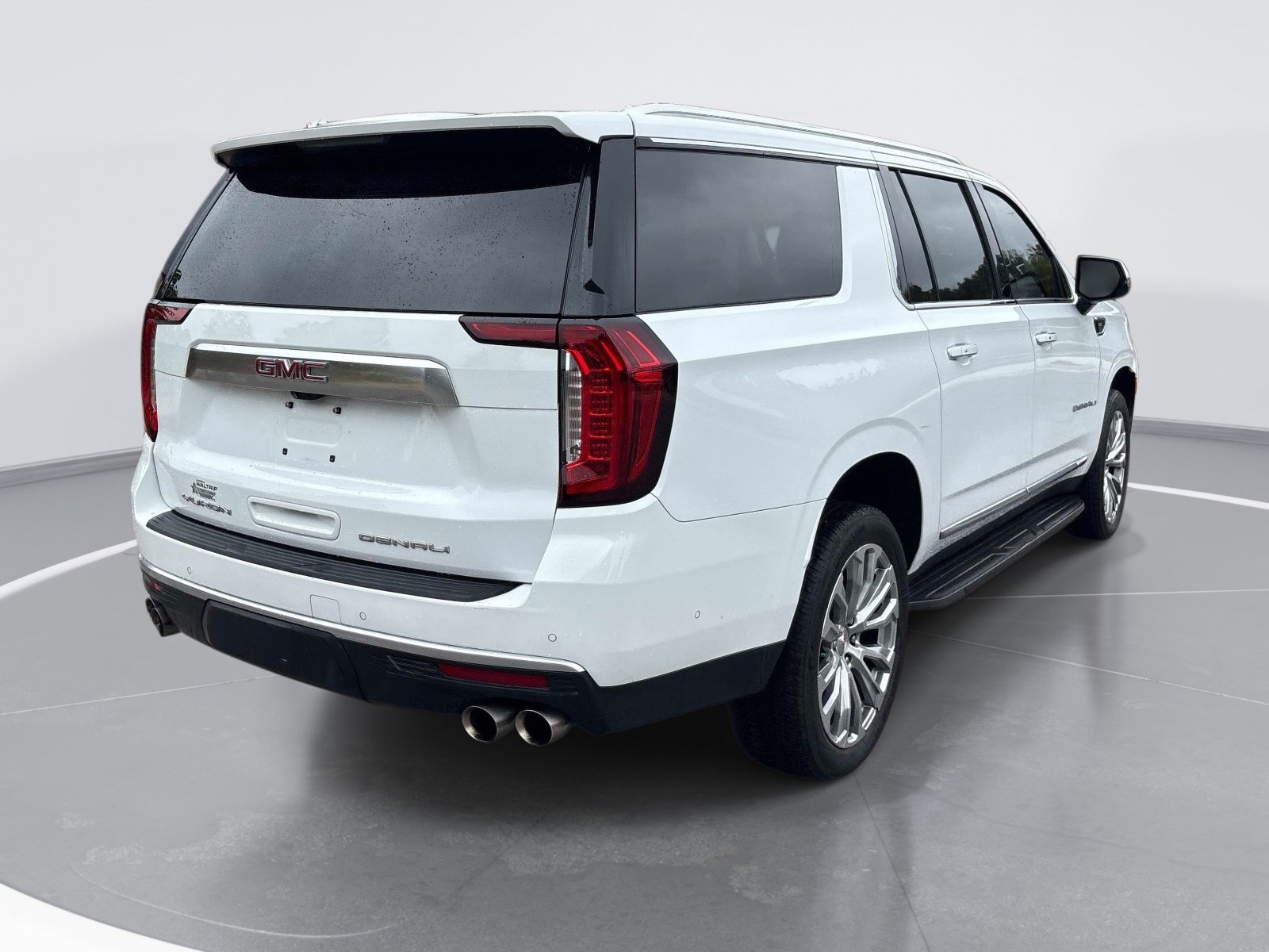 Used 2024 GMC Yukon XL Denali w/ Advanced Technology Package AWD/4WD image 8