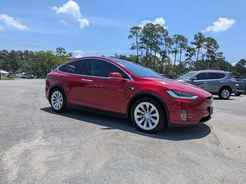 Used 2018 Tesla Model X 75D AWD/4WD image 2