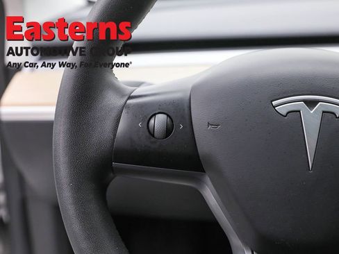 Used 2021 Tesla Model 3 Standard Range Plus image 15