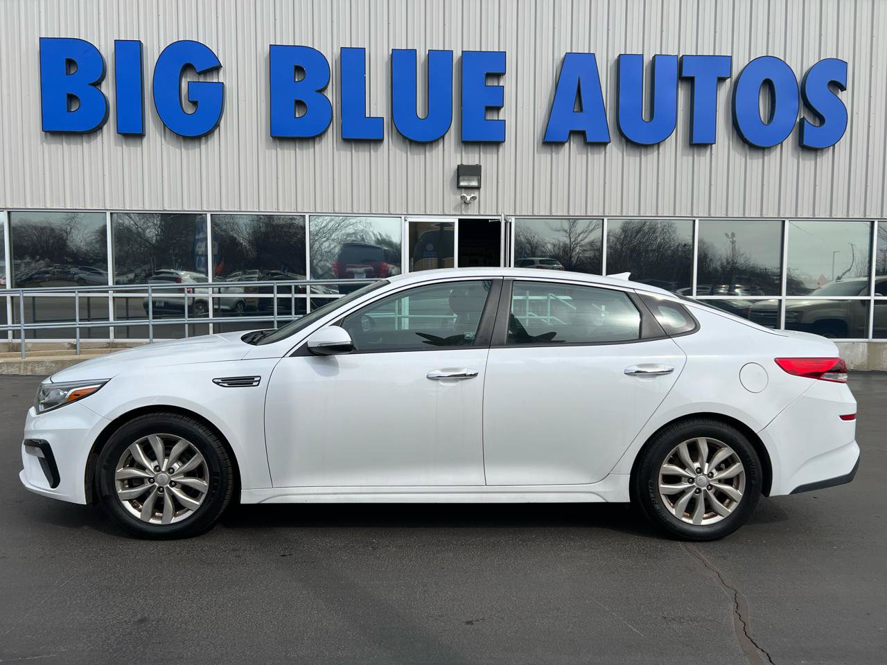 Used 2019 Kia Optima LX FWD image 2