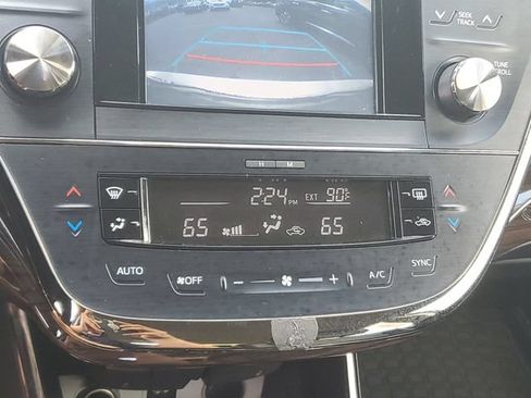 Used 2015 Toyota Avalon XLE FWD image 30