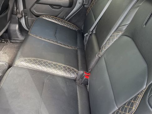 Used 2023 Jeep Wrangler Unlimited Sahara AWD/4WD image 6