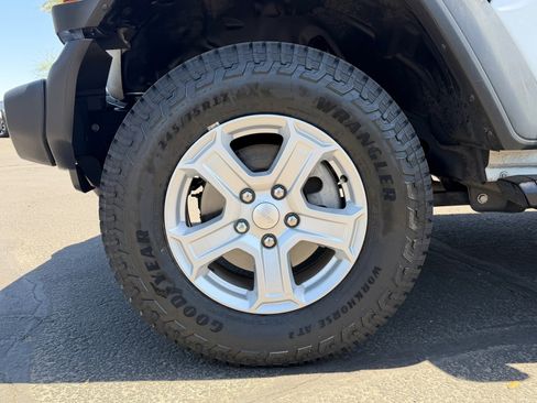 Used 2020 Jeep Wrangler Sport AWD/4WD image 10