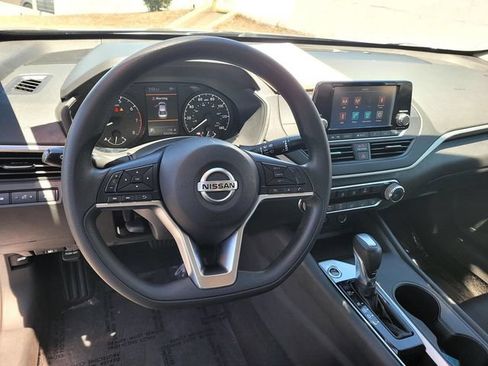 Used 2022 Nissan Altima 2.5 S FWD image 9