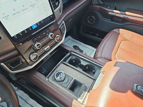 Used 2024 Ford Expedition Limited image 30