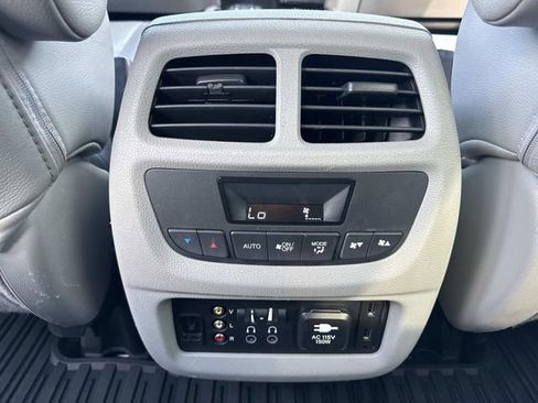 Used 2016 Honda Pilot Touring image 17