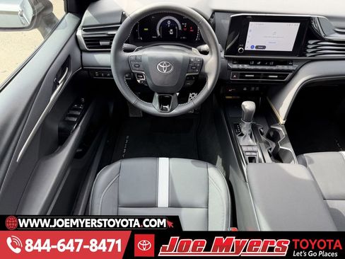 Used 2025 Toyota Camry SE image 14