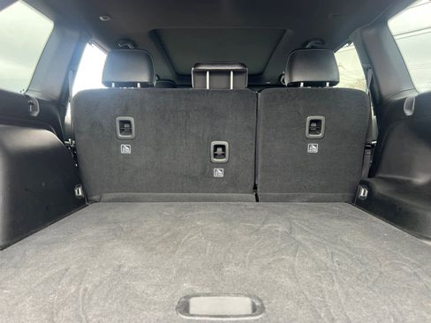 Used 2025 Jeep Grand Cherokee Limited w/ Luxury Tech Group II image 39