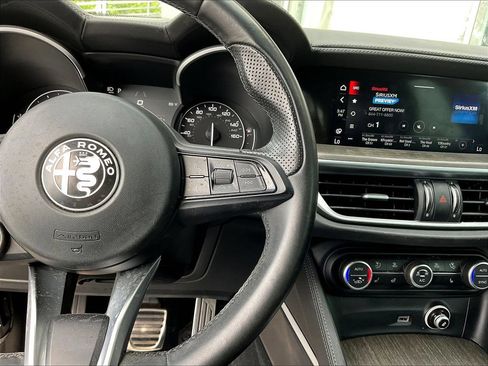 Used 2023 Alfa Romeo Stelvio Ti AWD/4WD image 12