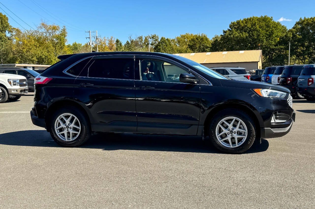 Used 2023 Ford Edge SEL w/ Convenience Package AWD/4WD image 2