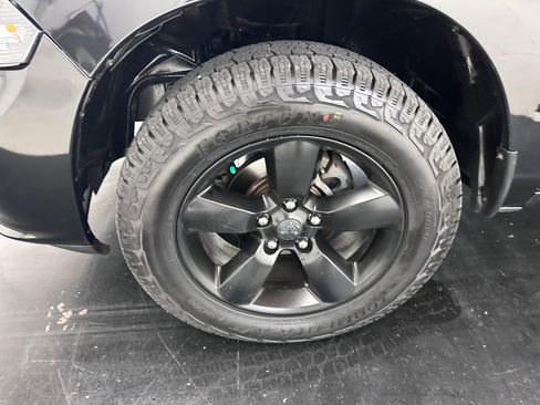 Used 2017 RAM 1500 Express w/ Black Ram 1500 Express Group image 20